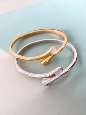Modern Teardrop Bangle NWT